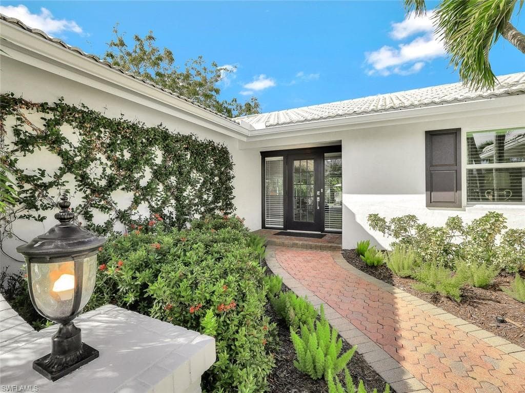 79 Burning Tree DR NAPLES, FL 34105