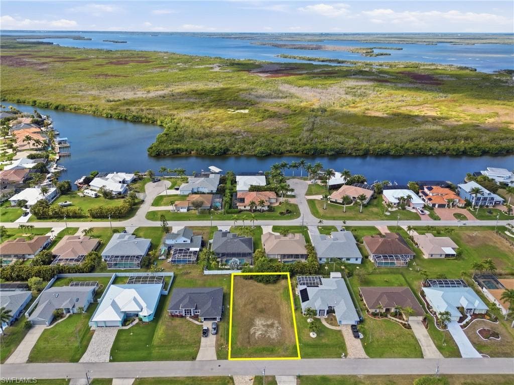 2902 SW 29th PL CAPE CORAL, FL 33914