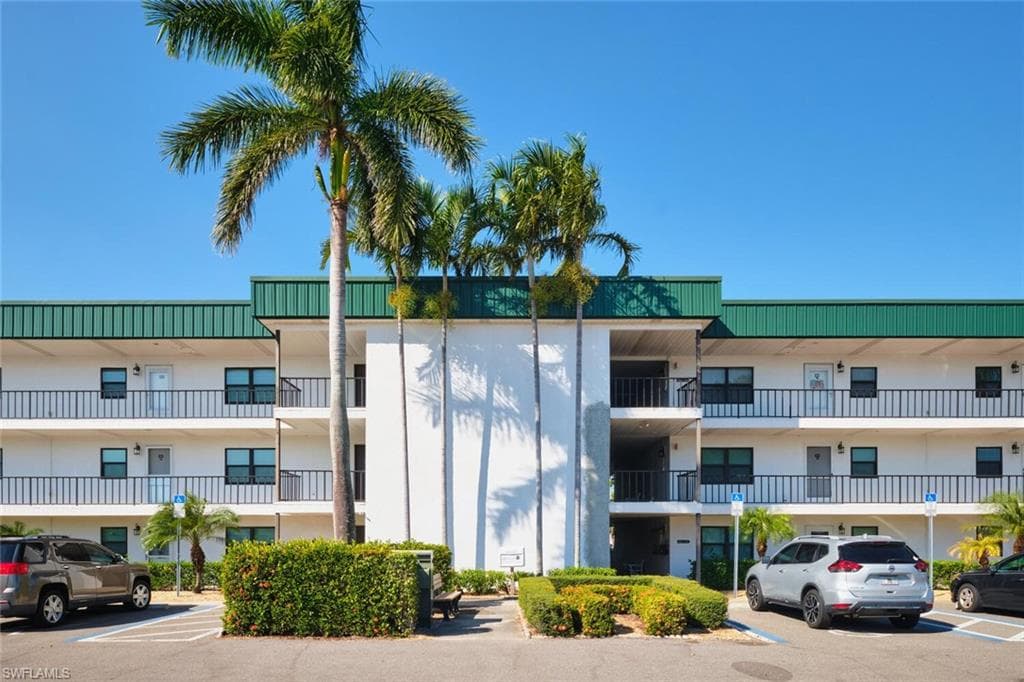 1747 Pebble Beach DR 208 FORT MYERS, FL 33907
