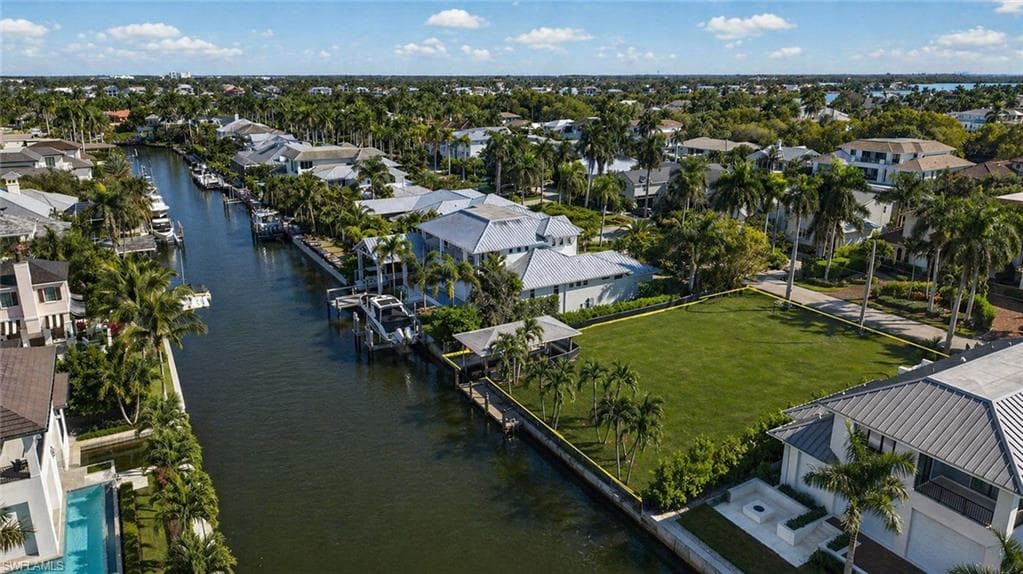601 17TH AVE S NAPLES, FL 34102