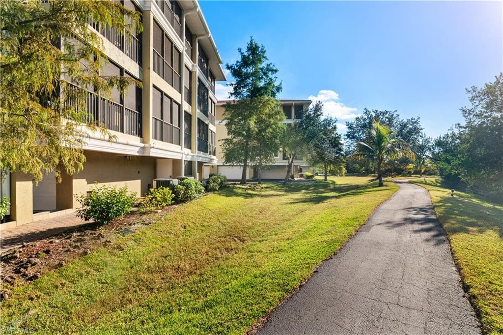 10060 Lake Cove DR 301 FORT MYERS, FL 33908