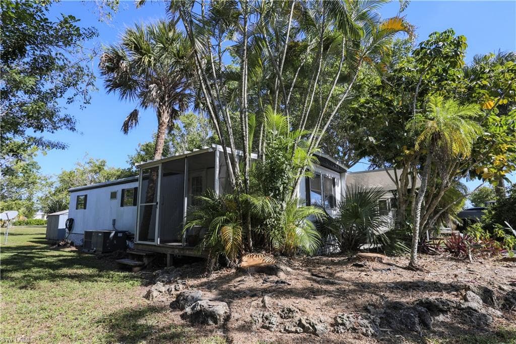 893 Manatee RD NAPLES, FL 34114