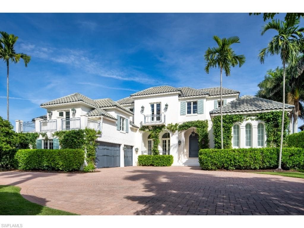 997 Spyglass LN NAPLES, FL 34102