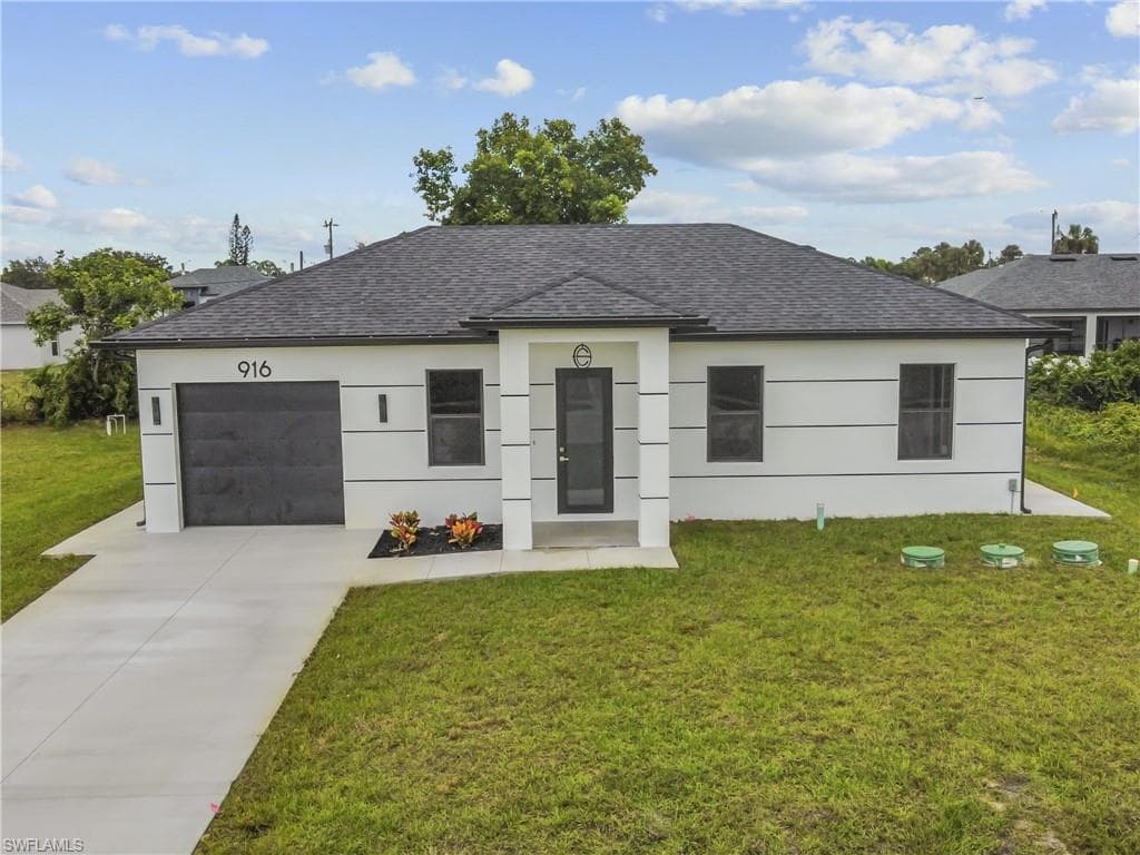 916 Sara AVE N LEHIGH ACRES, FL 33971