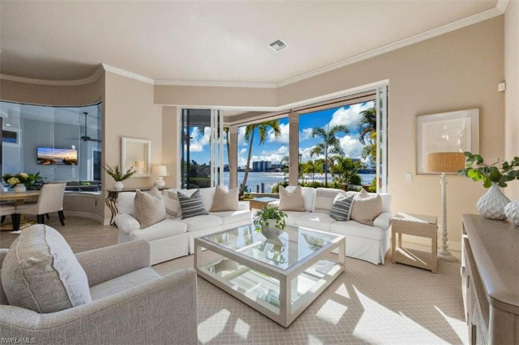 2825 Leeward LN NAPLES, FL 34103