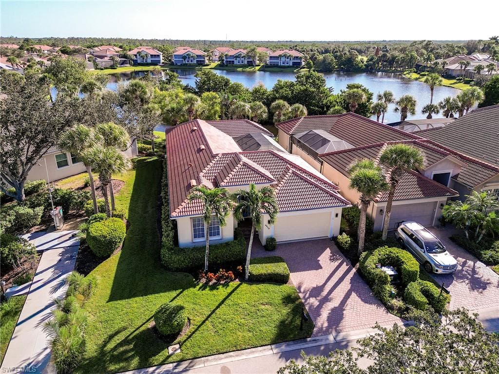 8920 Crown Colony BLVD FORT MYERS, FL 33908