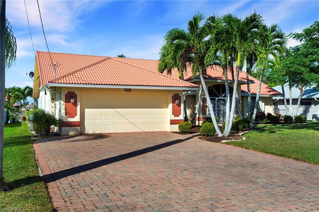 422 SE 12th CT CAPE CORAL, FL 33990