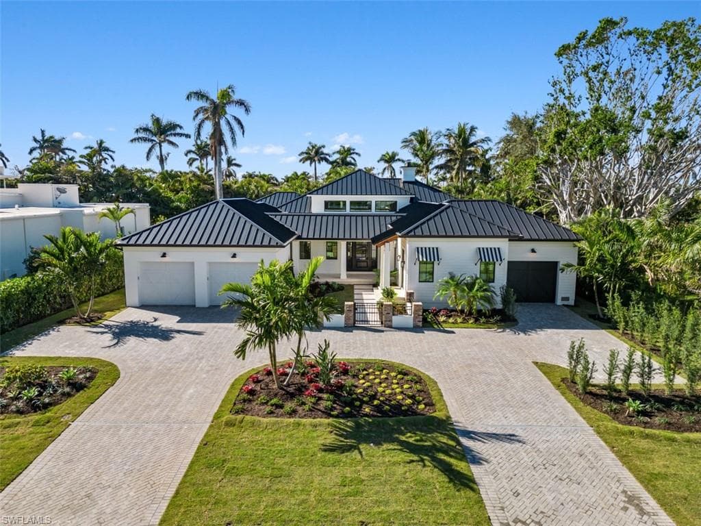 424 Spinnaker DR NAPLES, FL 34102