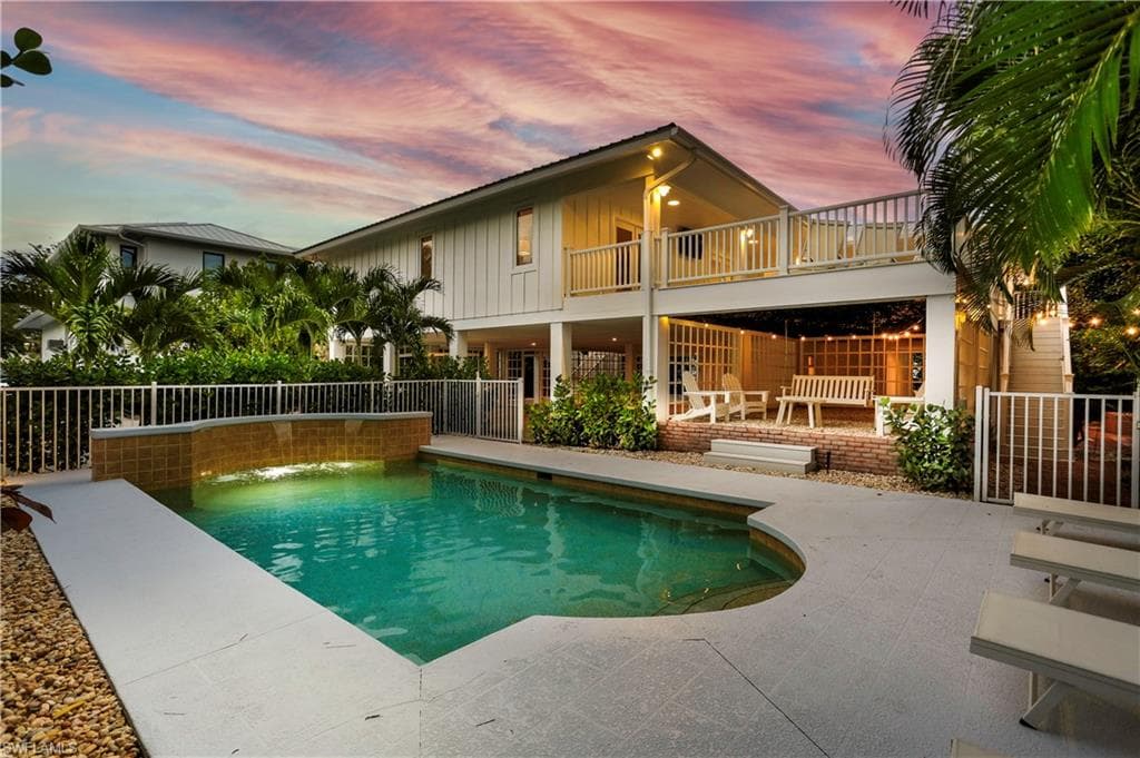 370 6th AVE S NAPLES, FL 34102