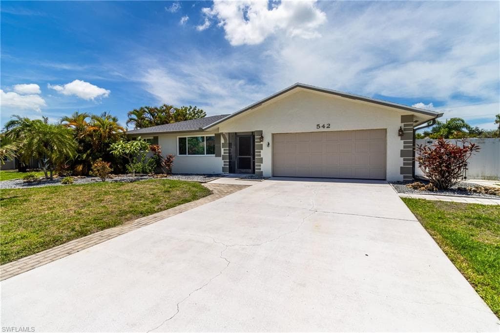 542 SE 33rd TER CAPE CORAL, FL 33904