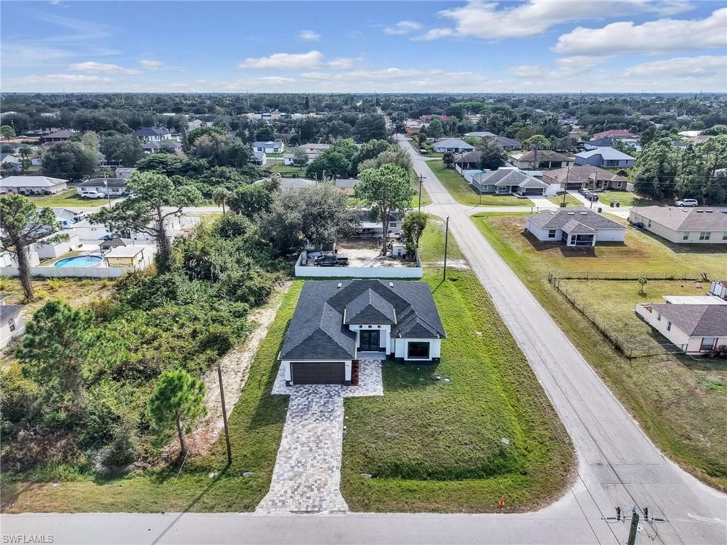 2821 8th ST W LEHIGH ACRES, FL 33971