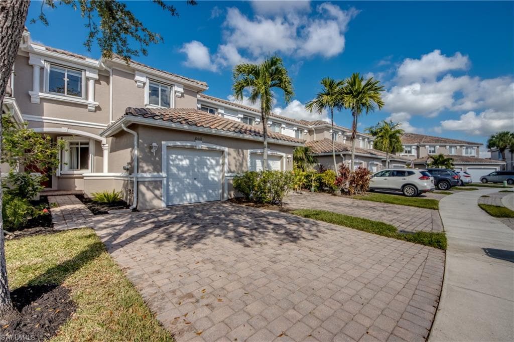 10011 Chiana CIR FORT MYERS, FL 33905