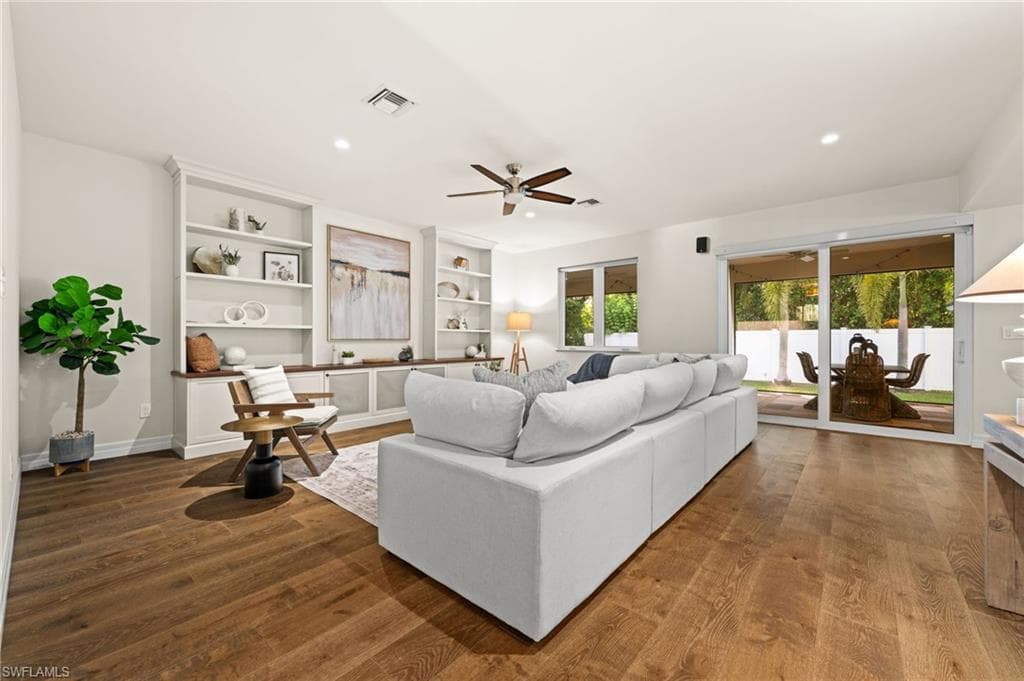 2499 10th ST N NAPLES, FL 34103