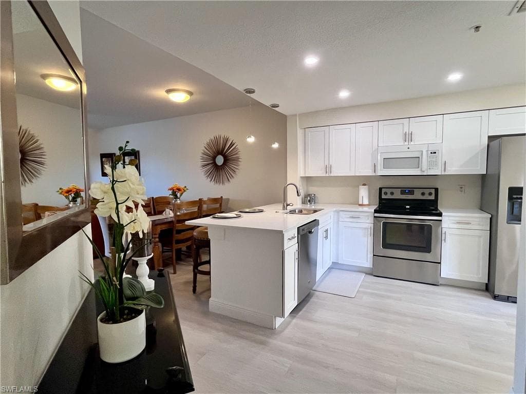 6920 Huntington Lakes CIR 103 NAPLES, FL 34119