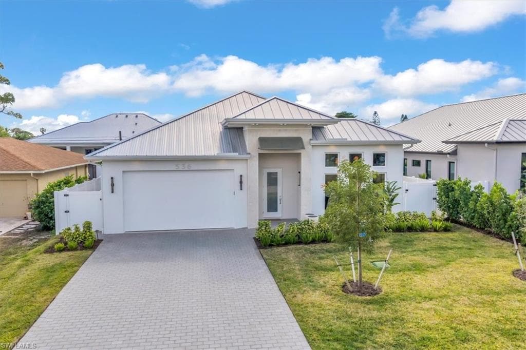 536 107th AVE N NAPLES, FL 34108