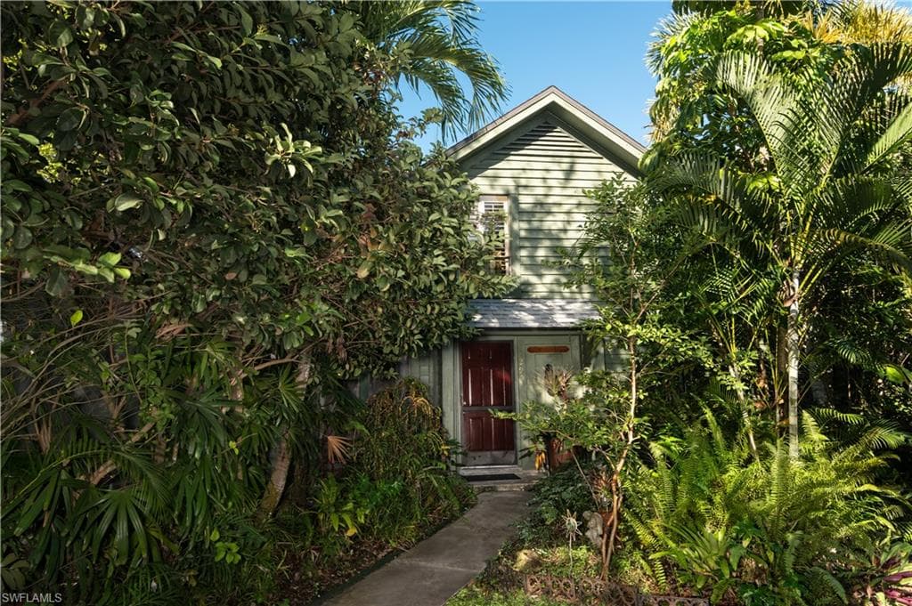 1295 Solana RD C5 NAPLES, FL 34103