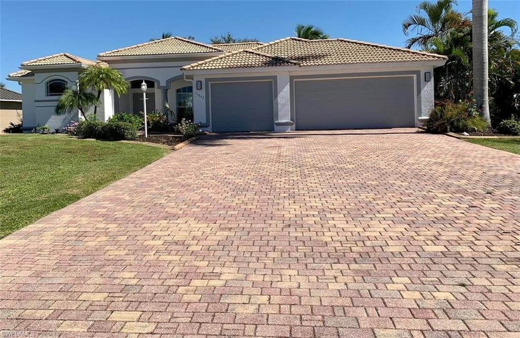11642 Royal Tee CIR CAPE CORAL, FL 33991