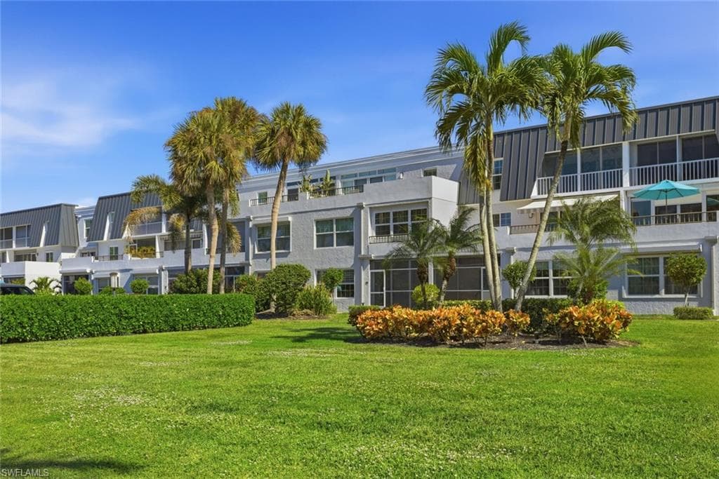 4200 Belair LN 313 NAPLES, FL 34103