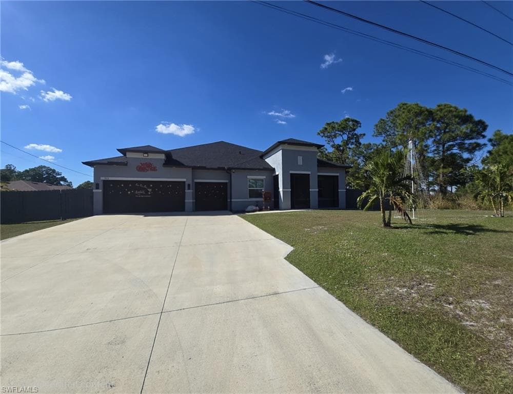 903 Pine AVE LEHIGH ACRES, FL 33972