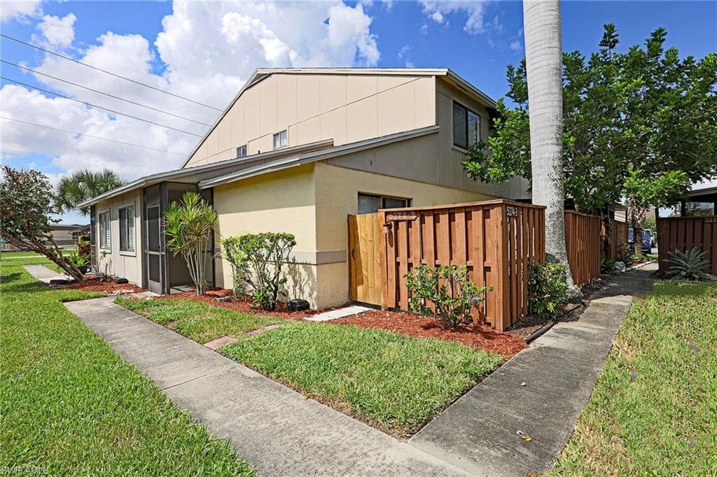 5274 Cedarbend DR 3 FORT MYERS, FL 33919