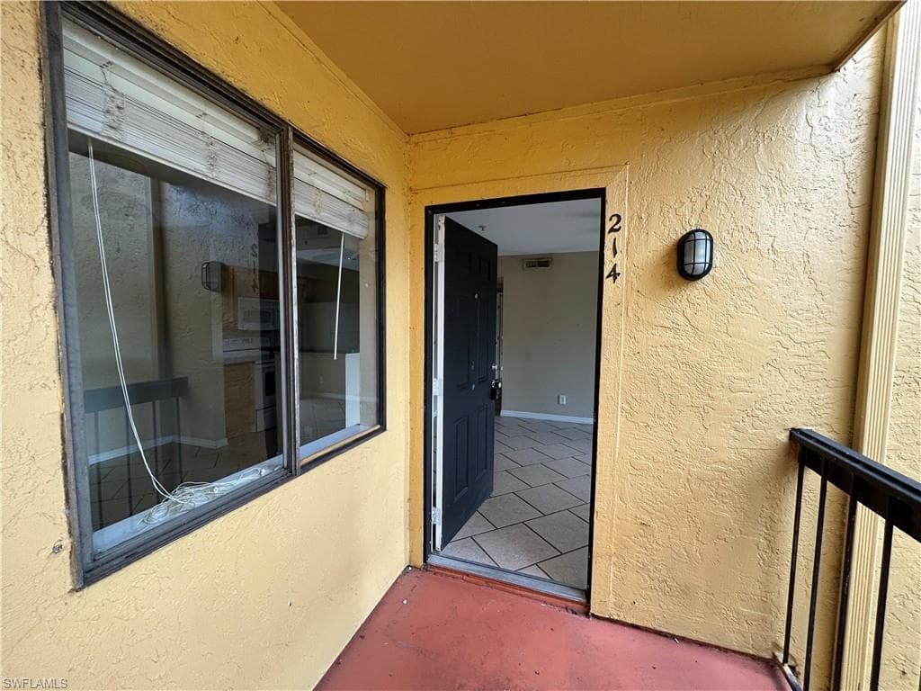 2835 Winkler AVE 214 FORT MYERS, FL 33916
