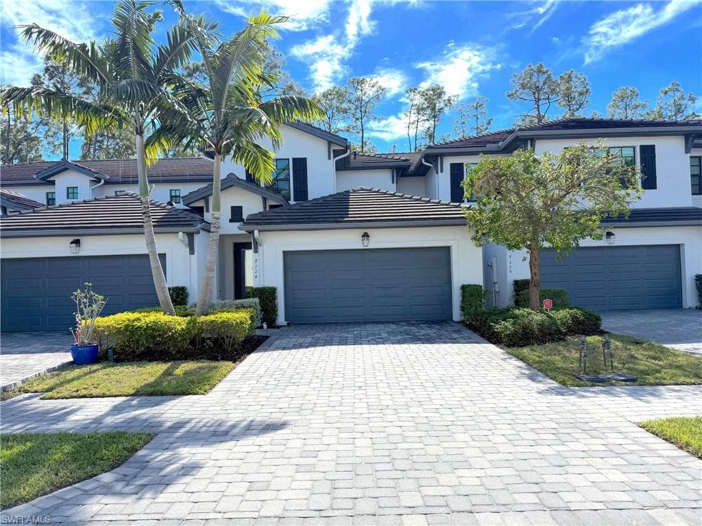 7324 Rockefeller DR NAPLES, FL 34119