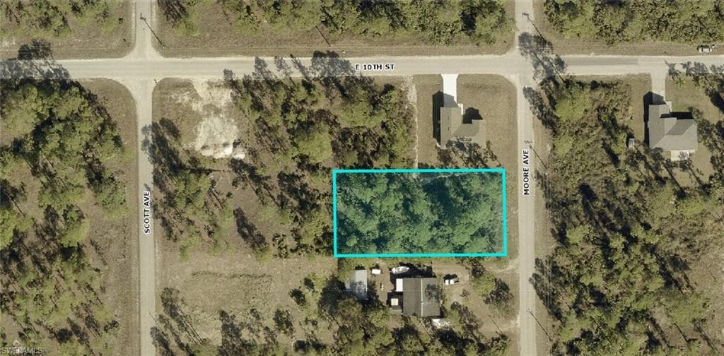 921 Moore AVE LEHIGH ACRES, FL 33972