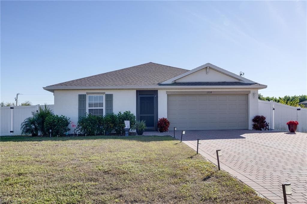 1728 S Gator CIR CAPE CORAL, FL 33909