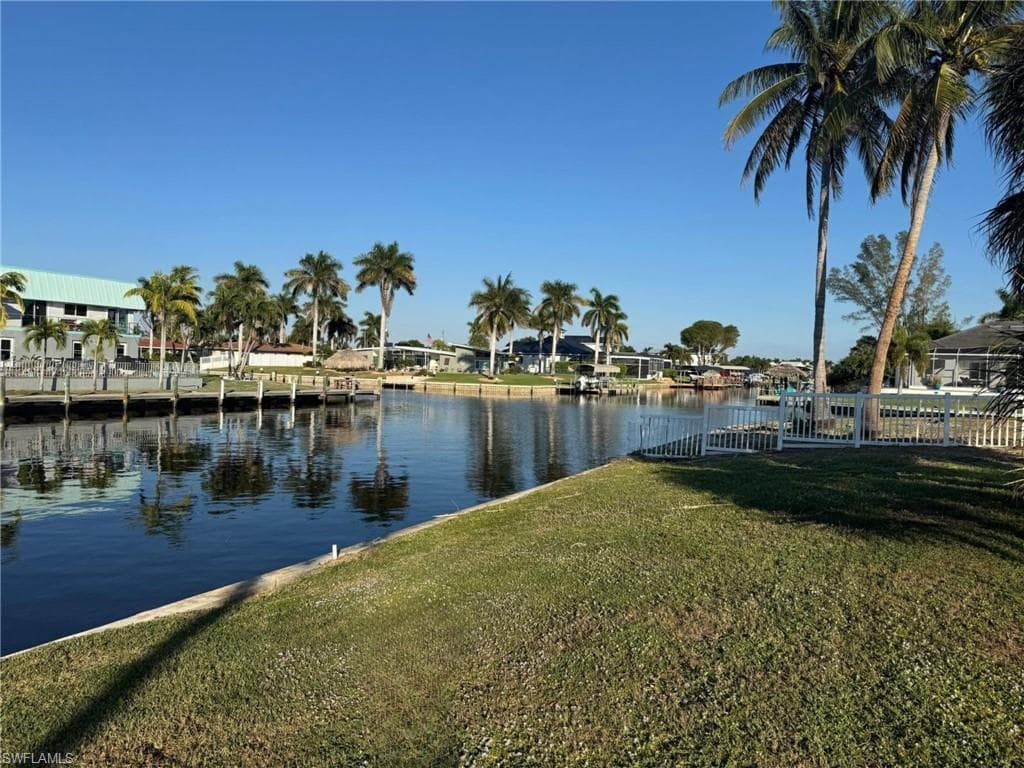 5207 Willow CT CAPE CORAL, FL 33904