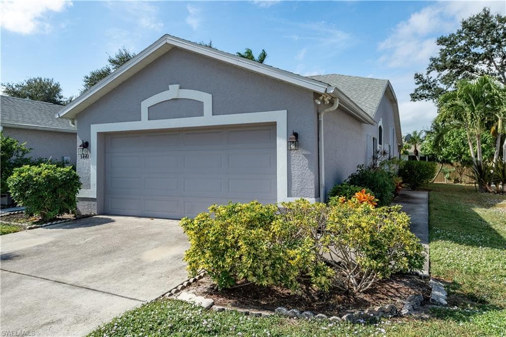 5441 Whitten DR 108 NAPLES, FL 34104