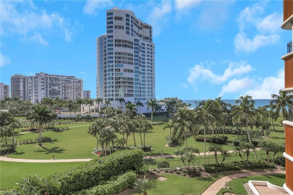 4251 Gulf Shore BLVD N 5B NAPLES, FL 34103