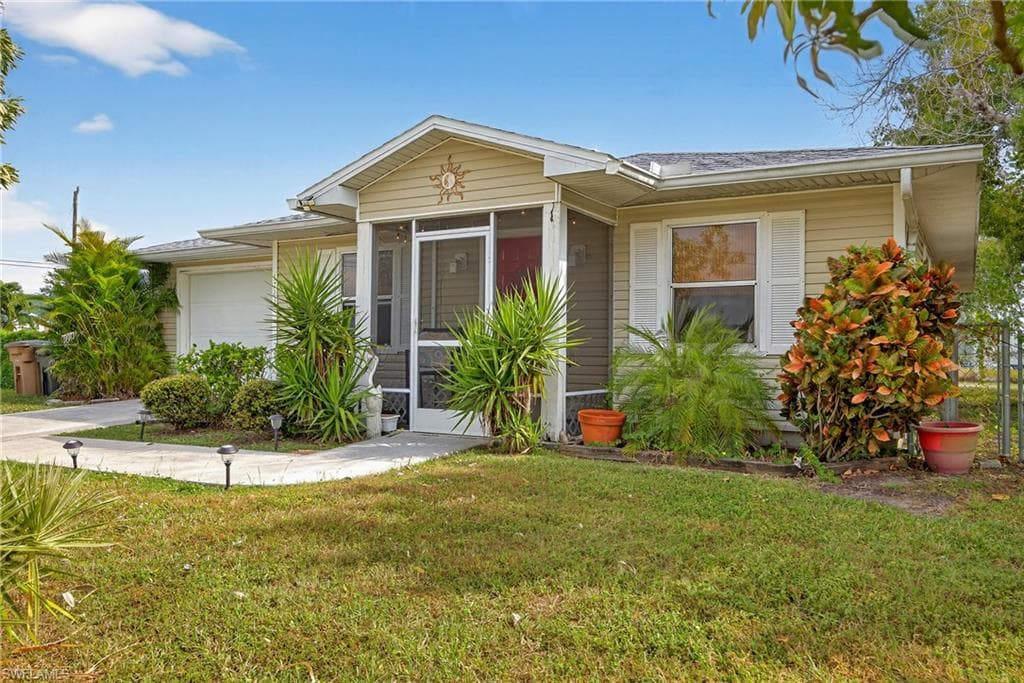 1723 NE 1st PL CAPE CORAL, FL 33909