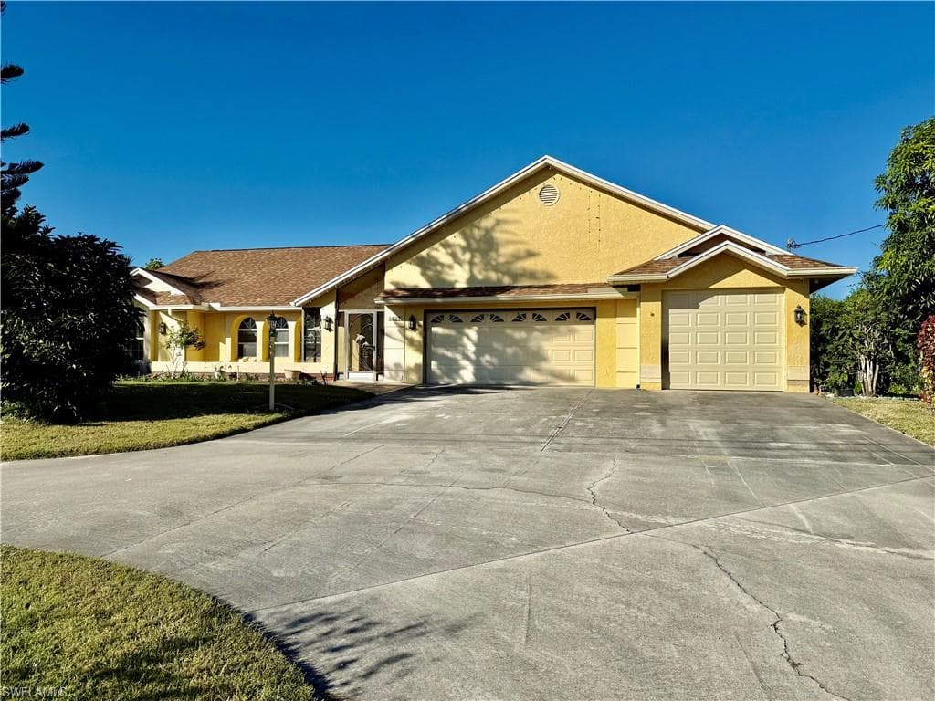 1427 Scenic ST LEHIGH ACRES, FL 33936