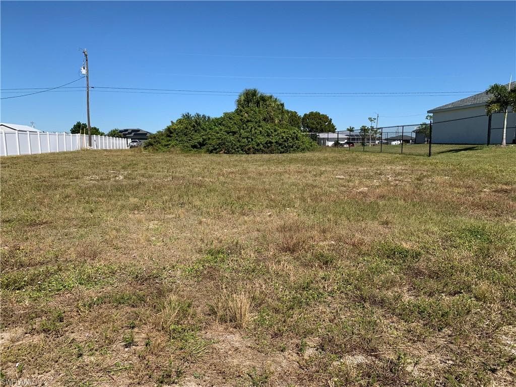 623 NW 25th TER CAPE CORAL, FL 33993