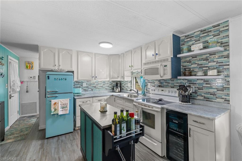 43 Enchanting BLVD E43 NAPLES, FL 34112