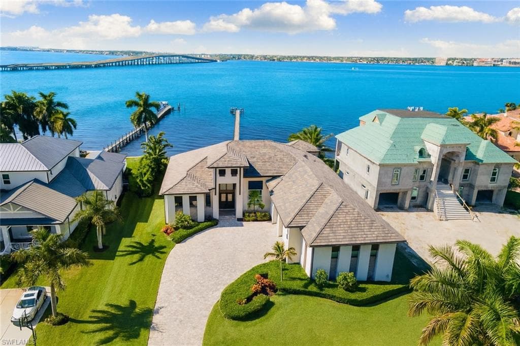 12484 Riverside DR FORT MYERS, FL 33919