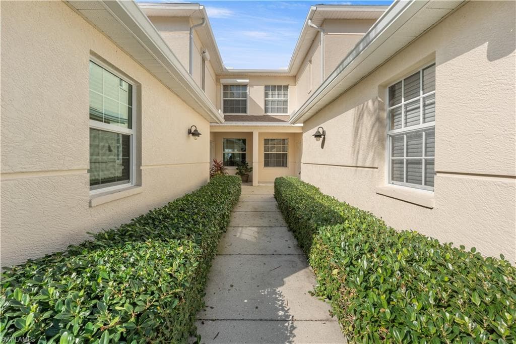3320 Crown Pointe BLVD 102 NAPLES, FL 34112