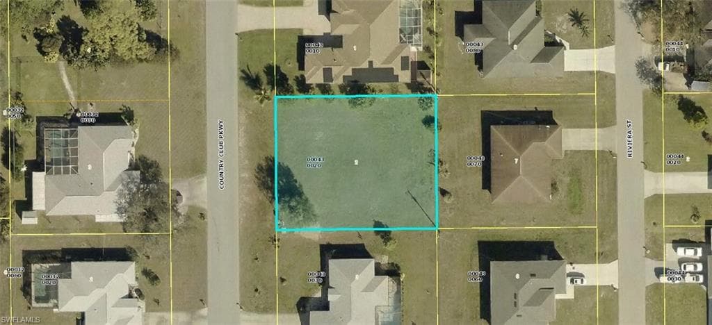 1657 Country Club PKWY LEHIGH ACRES, FL 33936