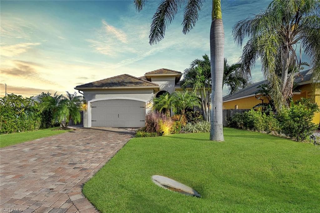 707 104th AVE N NAPLES, FL 34108