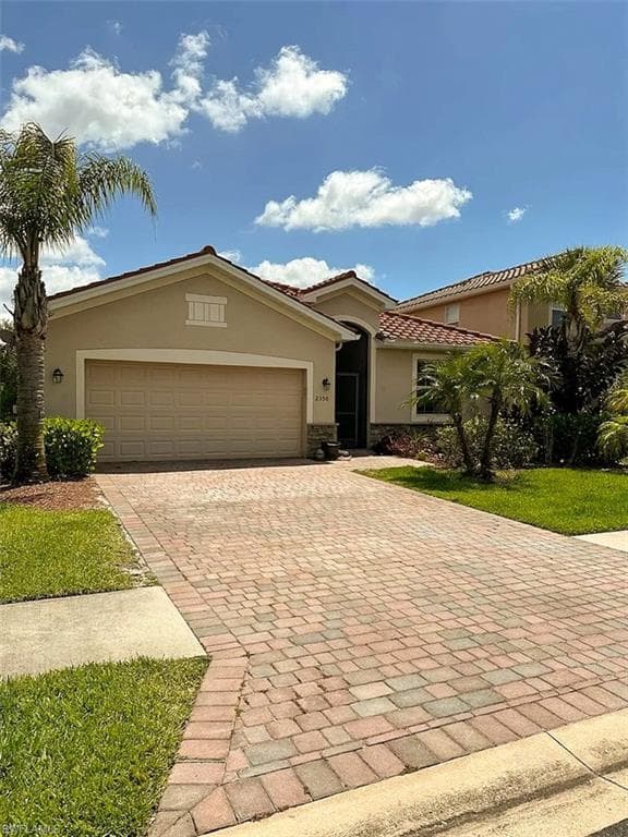 2350 Heydon CIR E NAPLES, FL 34120