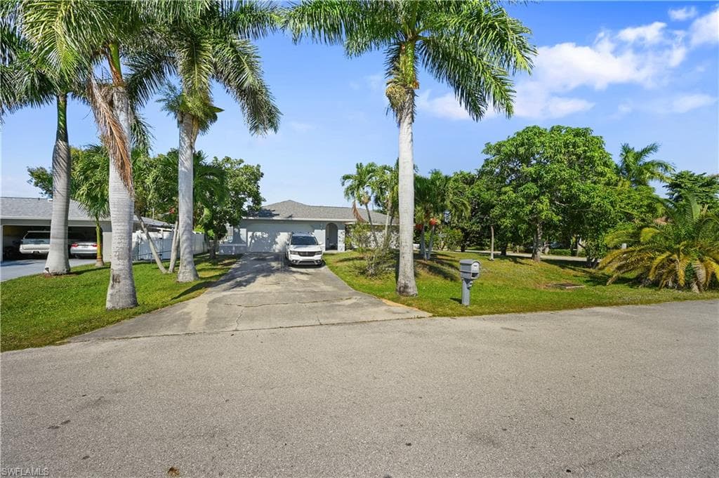 1721 SE 21st TER CAPE CORAL, FL 33990