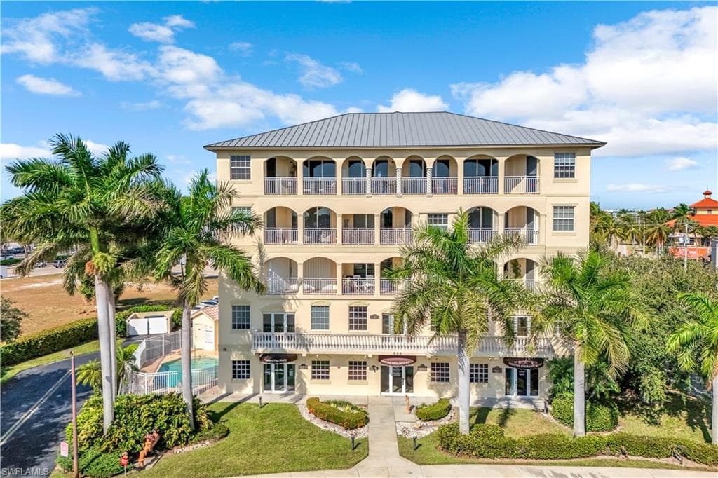 886 Park AVE 301 MARCO ISLAND, FL 34145