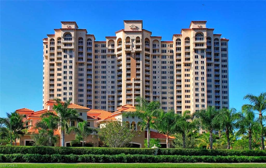 6597 NICHOLAS BLVD 503 NAPLES, FL 34108