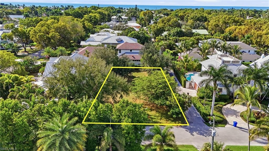 245 5th ST N NAPLES, FL 34102