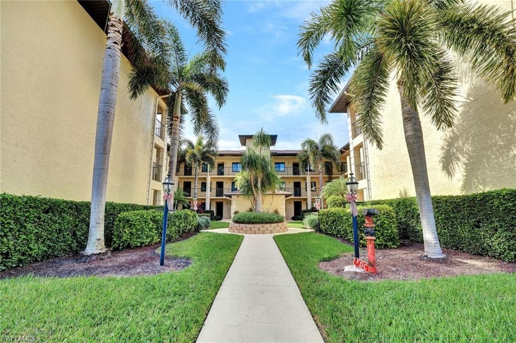 228 Fox Glen DR 3203 NAPLES, FL 34104