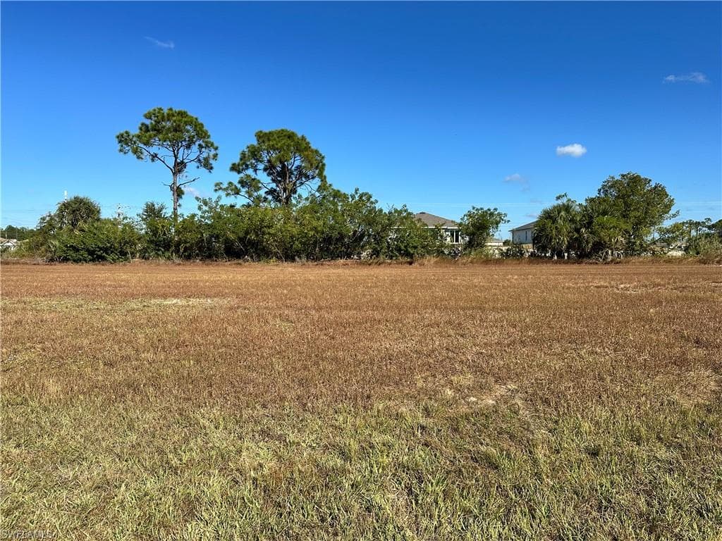825 32nd TER CAPE CORAL, FL 33909