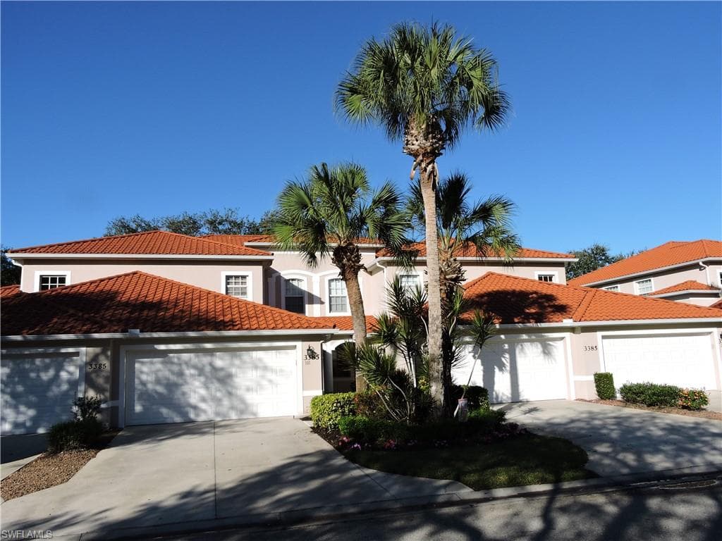 3385 Grand Cypress DR 101 NAPLES, FL 34119