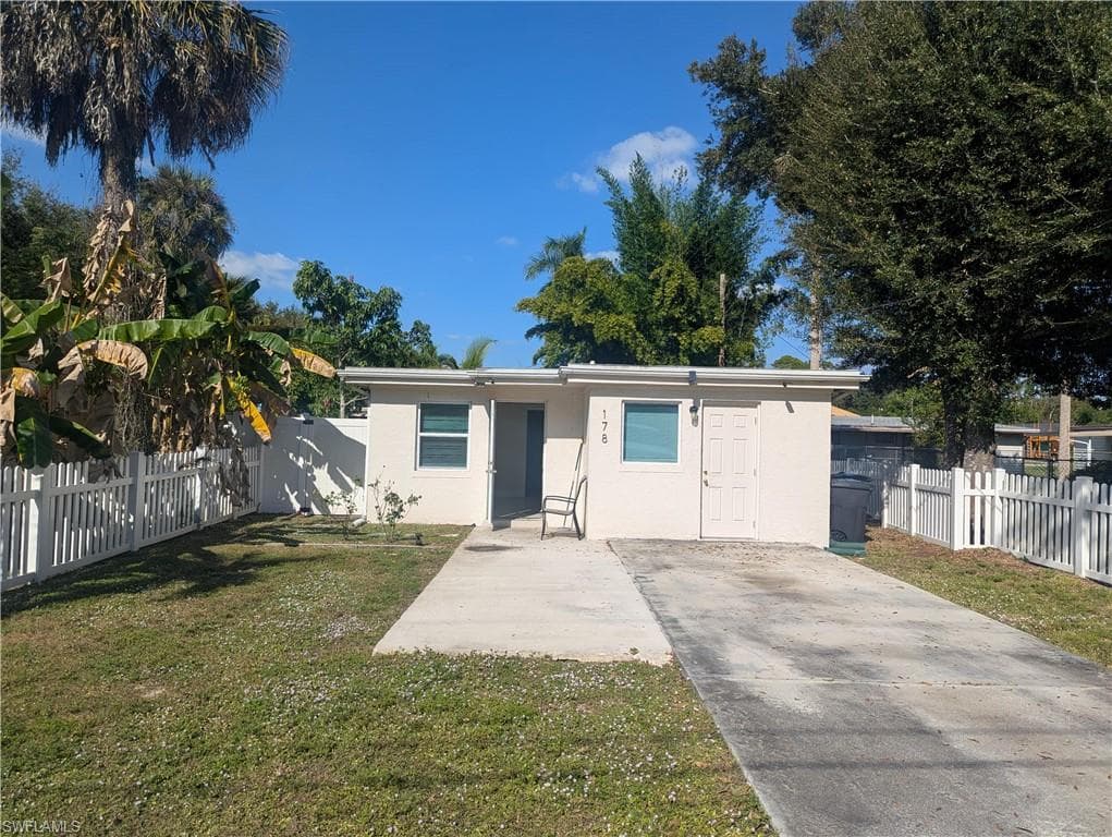 178 Evergreen RD NORTH FORT MYERS, FL 33903
