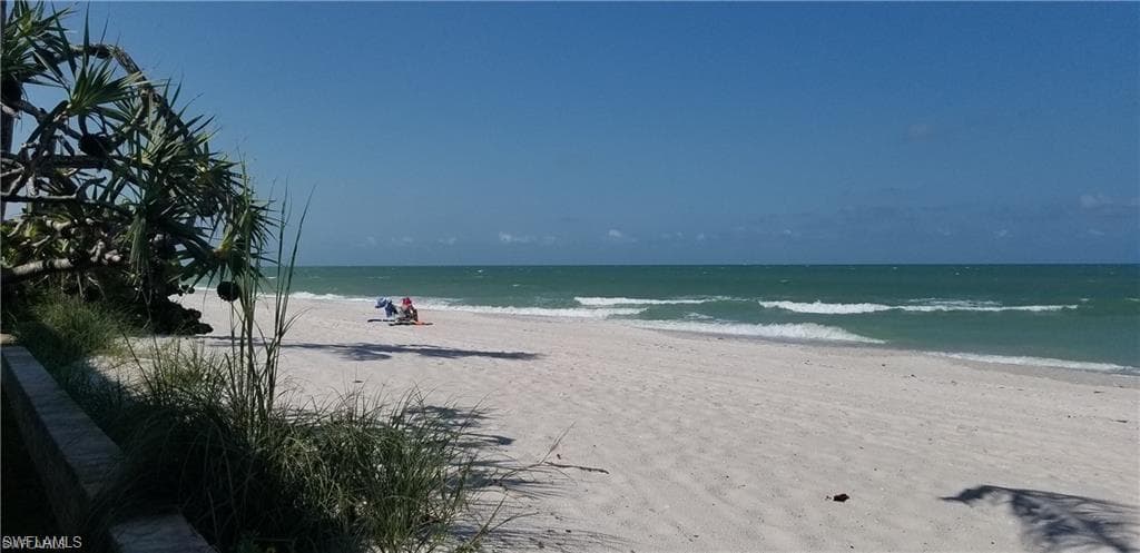 10701 Gulf Shore DR 502 NAPLES, FL 34108