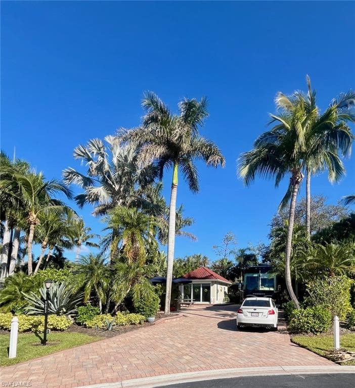 5003 Coach LN NAPLES, FL 34114